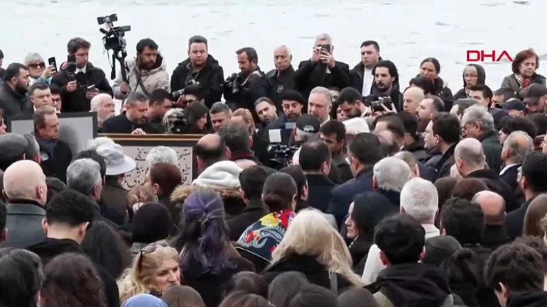 Tarih adamı İlber Hoca'a veda: Törenin ardından Fatih Camisi Haziresi'ne defnedilecek