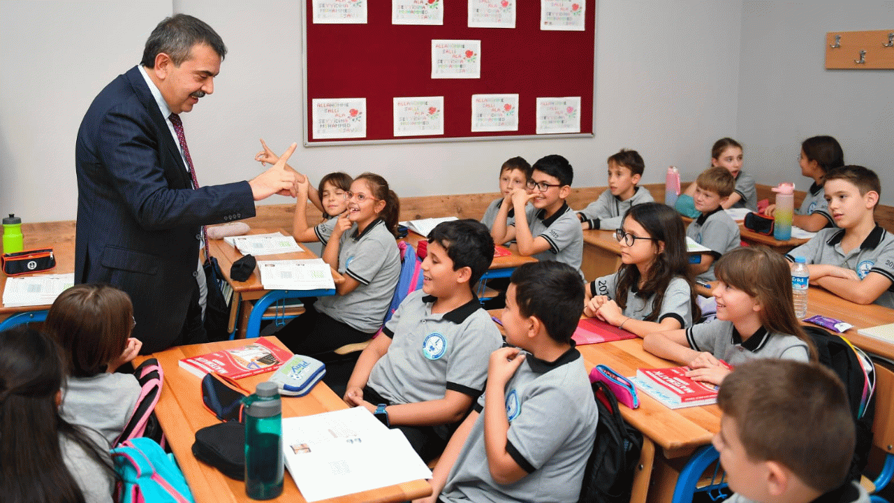 MEB yeni bir dersi müfredata geçirdi: Yarın tüm okullarda ilk kez işlenecek, işte detaylar
