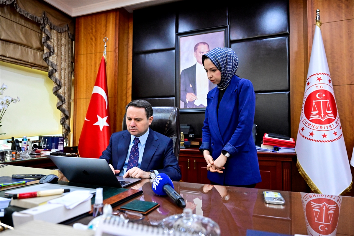 Bakan Gürlek'e resmen kumpas! Tapu kayıtlarını sorgulayan memur, her şeyi itiraf etti: Kullanıldım!