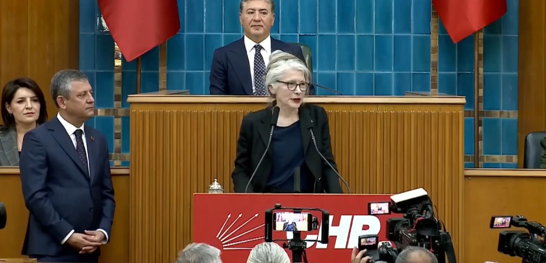CHP'ye dönmek için bahaneyi buldu! Emine Ülker Tarhan, ''Mazot 80 TL olmuş, duydum geldim'' Emine Ülker Tarhan kimdir?