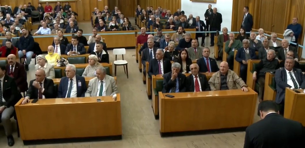 CHP'ye dönmek için bahaneyi buldu! Emine Ülker Tarhan, ''Mazot 80 TL olmuş, duydum geldim'' Emine Ülker Tarhan kimdir?