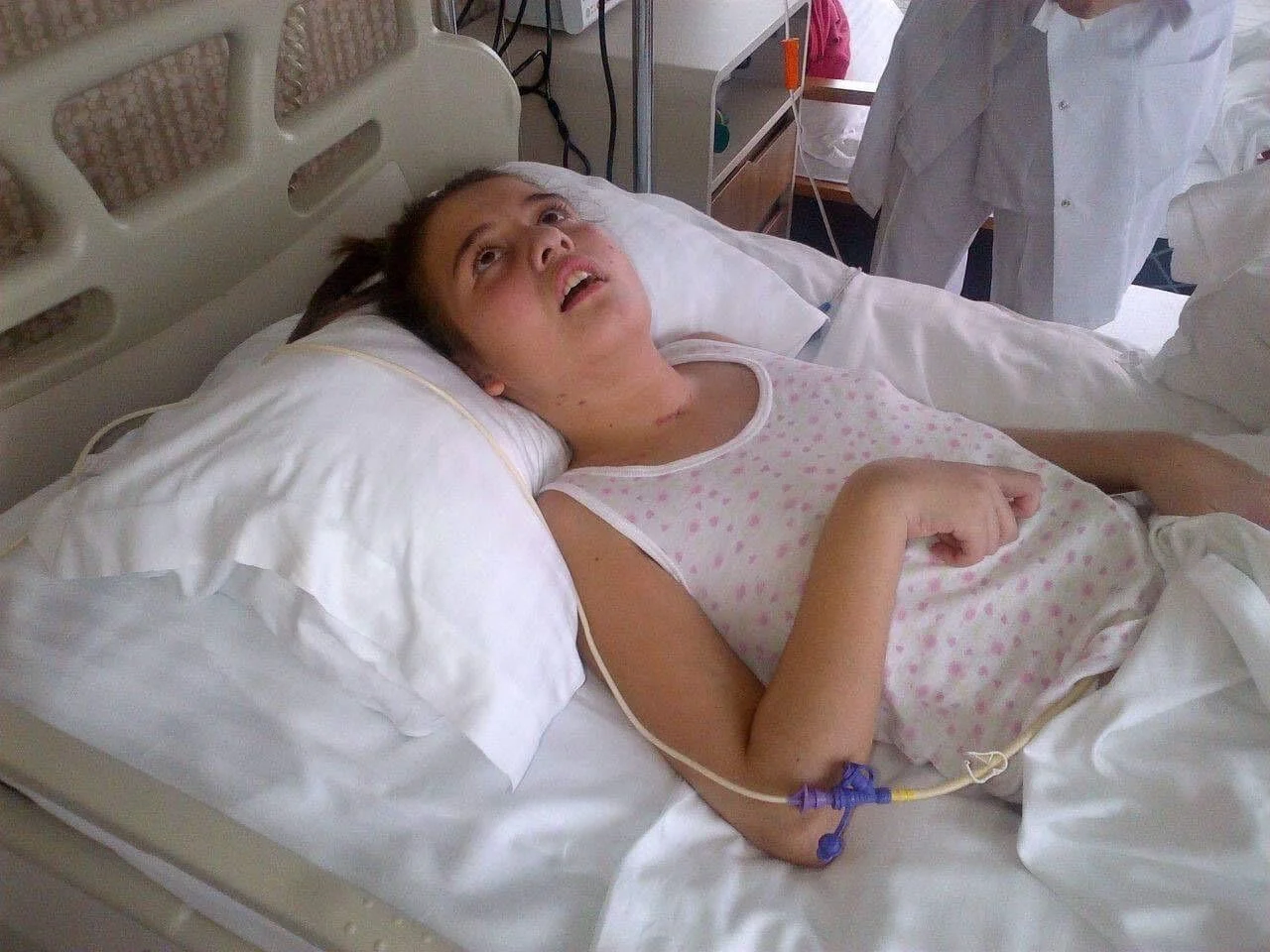 Canbay, Aleyna Kalaycıoğlu'nun 'ayakçı' sözlerine ateş püskürdü: Hiç mi ölüye saygınız yok? Engelli kardeşini sırtında taşıdı!