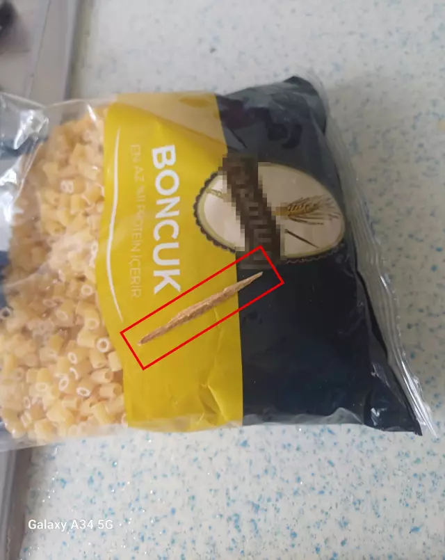 BİM'in sattığı makarnanın içinden öyle bir şey çıktı ki... 'Bu kadar da olmaz' dedirtti!