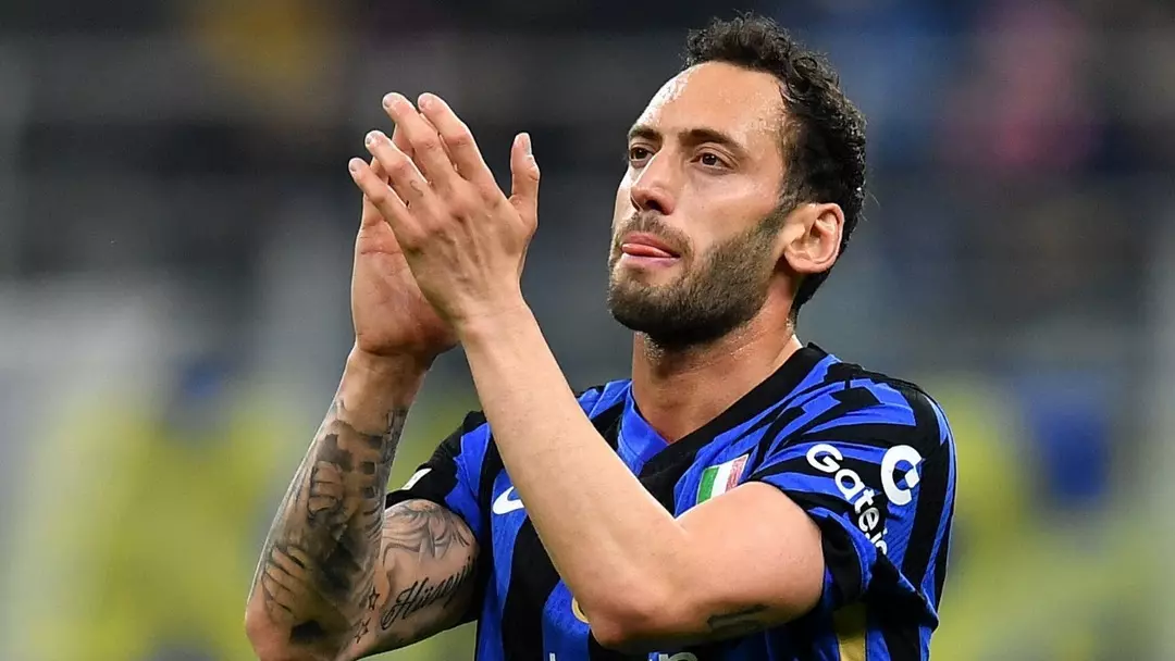 Galatasaray, Hakan Çalhanoğlu için harekete geçti: Sarı kırmızılı kulüp yıldız futbolcuya vereceği maaşı açıkladı!