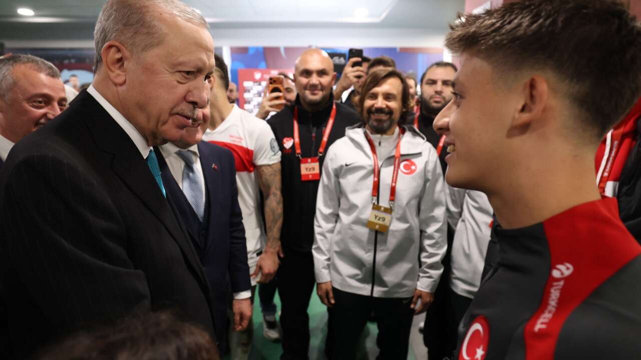 Türkiye Dünya Kupası anahtarını kaptı! Başkan Erdoğan ve Siyasilerden "Bizim Çocuklar"a tebrik yağmuru!