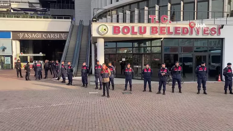 Bolu Belediyesi'ne sabah saatlerinde baskın yapıldı! 