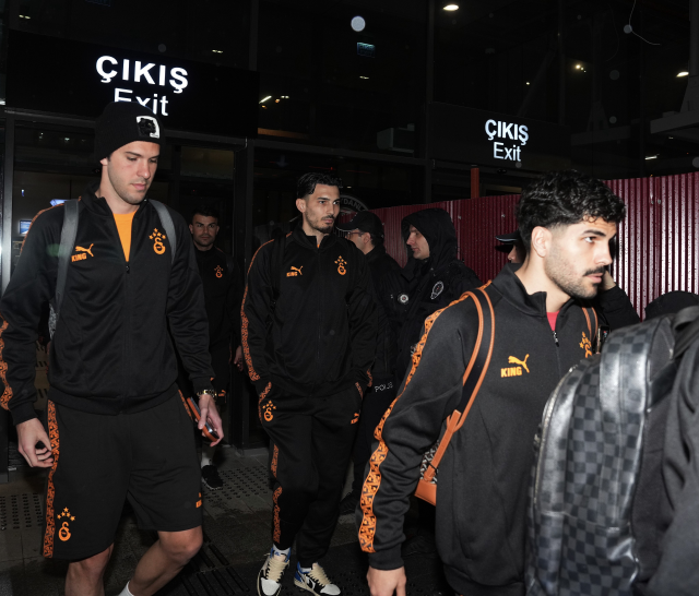 Trabzonspor- Galatasaray maçı öncesi tansiyon yükseldi: Trabzon'da Uğurcan Çakır'a olay pankart