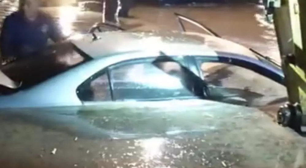 Sağanak yağış can aldı: Sele kapılan araçtan 2 kişinin cansız bedeni çıktı