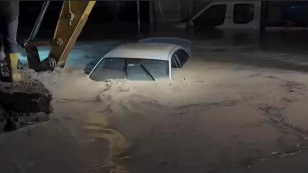Sağanak yağış can aldı: Sele kapılan araçtan 2 kişinin cansız bedeni çıktı