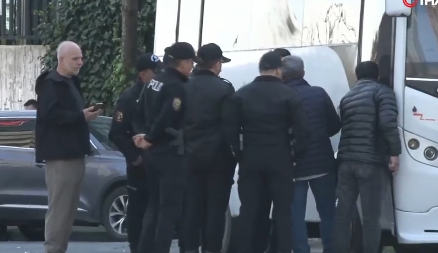 Levent'teki konsolosluk saldırısında araçları kalkan olan servisçilerden örnek mesaj: Polisimize birşey olmasın, malımız gitsin!