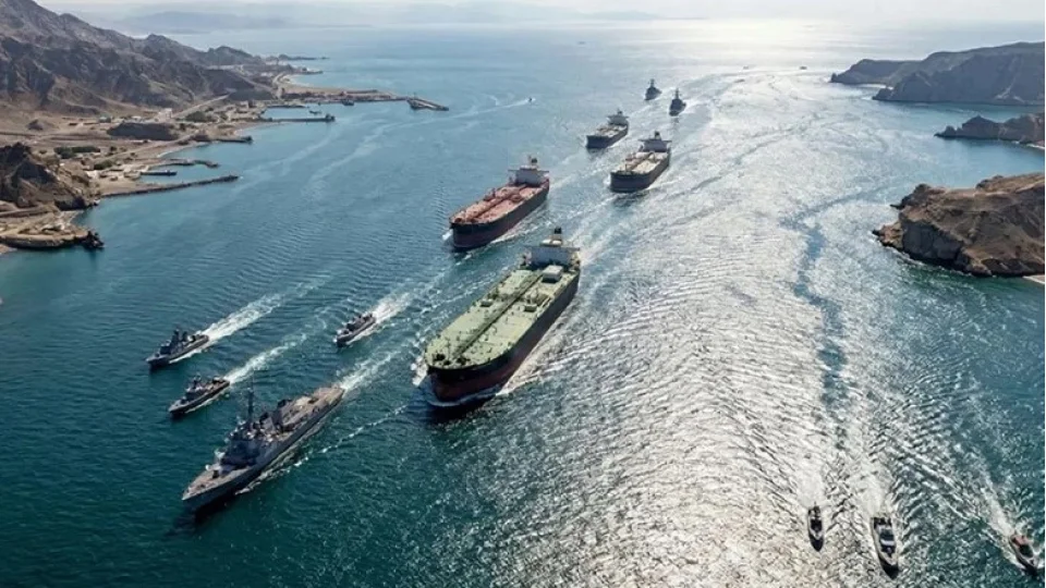 Küresel ekonomi alarmda: Abluka öncesi Hürmüz'de trafik durdu, Petrol 150 dolar'a mı çıkacak?