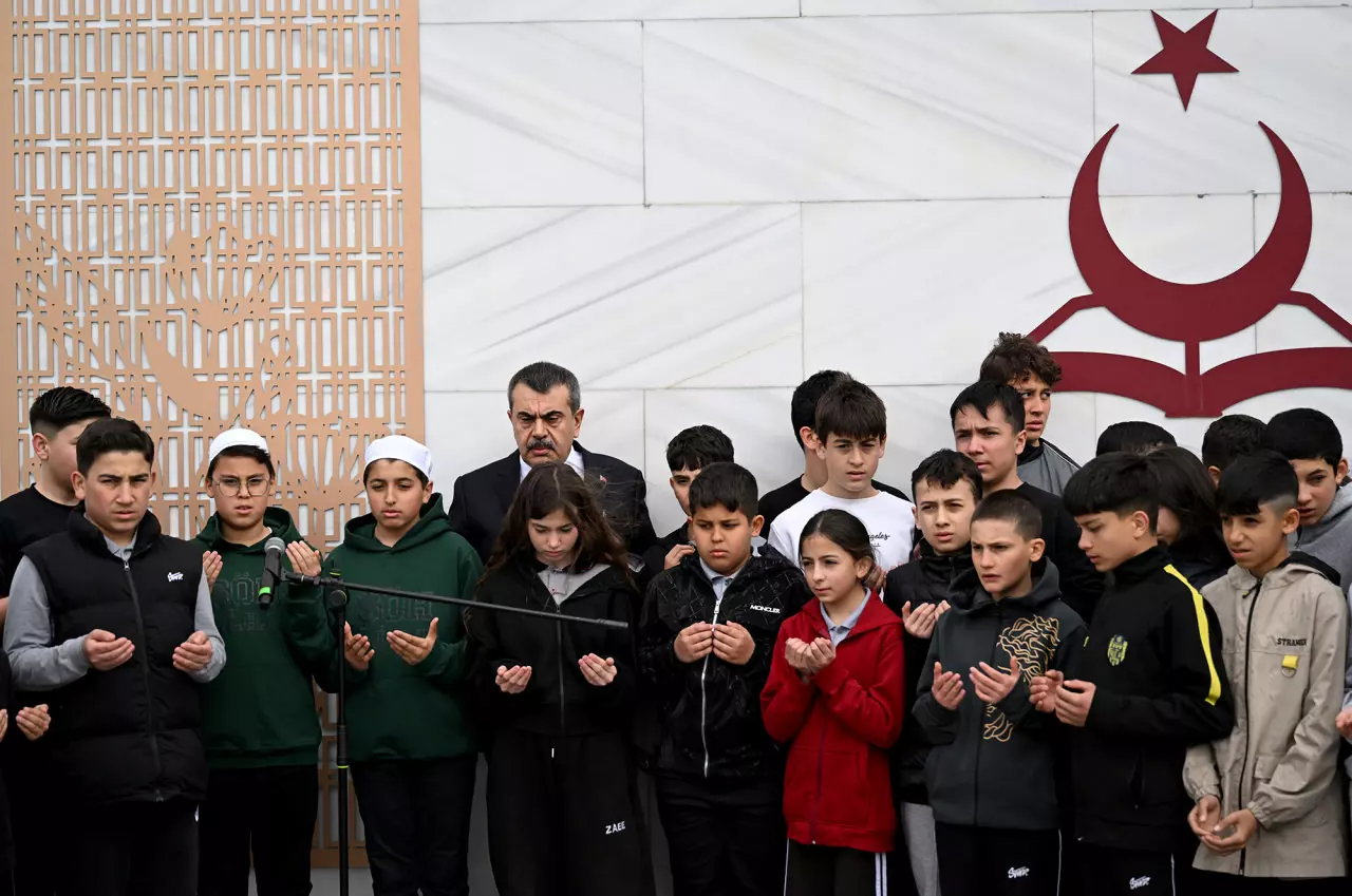 Başkan Erdoğan talimat verdi, Bakan Tekin duyurdu: Okullarla ilgili yeni tedbirler yolda!
