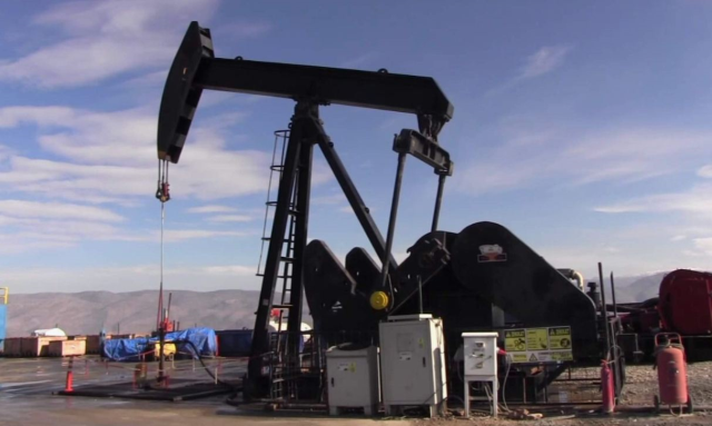 Dicle Üniversitesi'nin kampüsünde resmen petrol fışkırdı: Bölgede 6 sondaj kuyusu açılacak