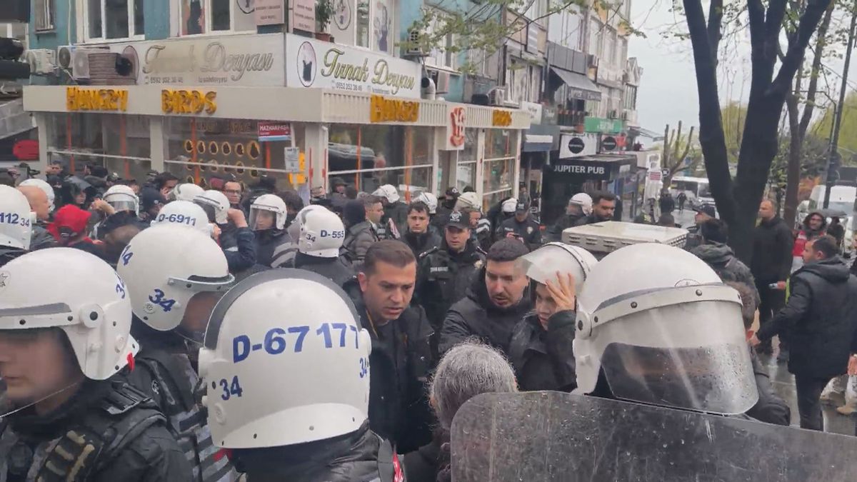 Beşiktaş'ta hareketli dakikalar: İzinsiz 1 Mayıs gösterisine polis müdahale etti