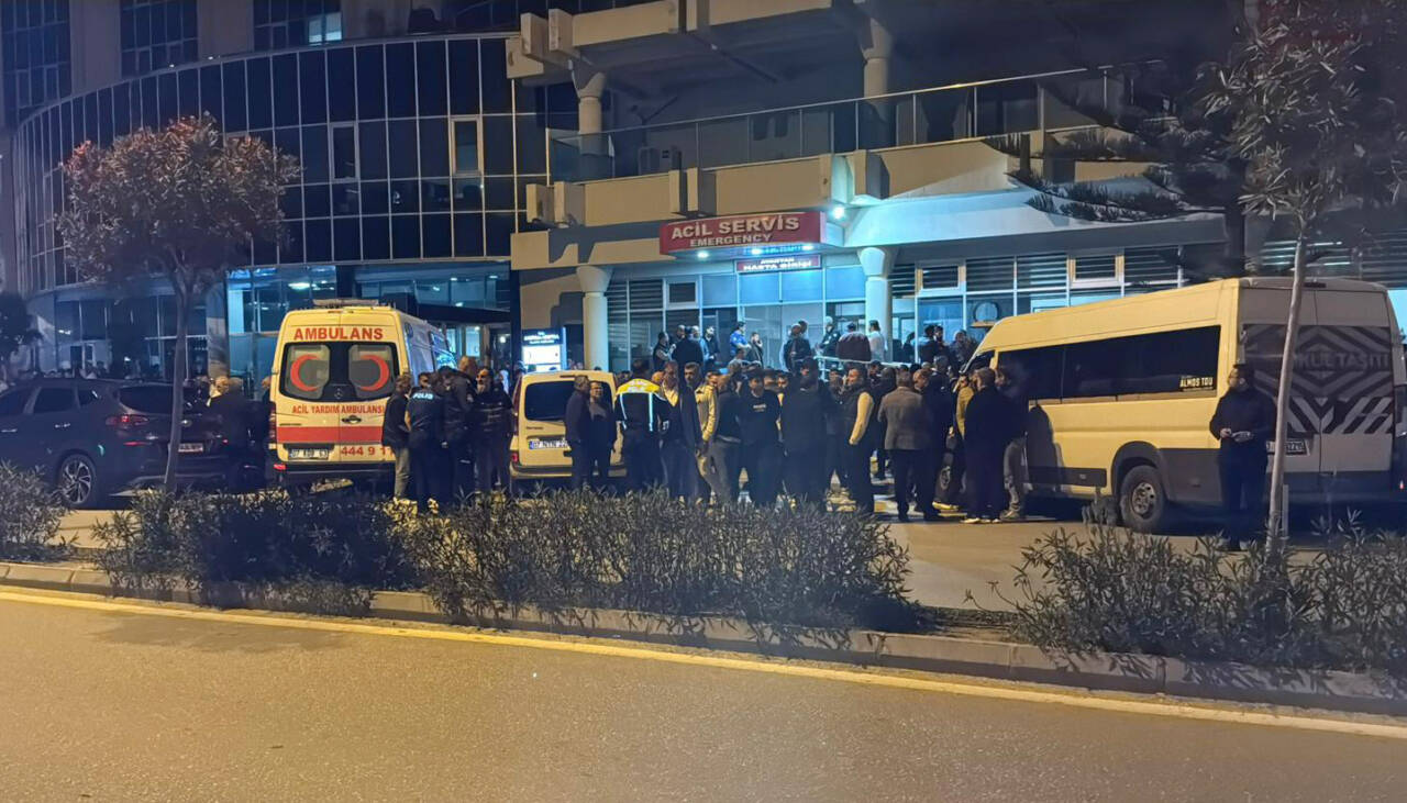 Mevlüt Çavuşoğlu kötü haberi yurt dışında aldı: Kardeşi ofisinde silahla vurulmuş halde bulundu!