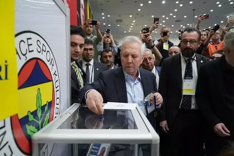 Yeni başkan belli oldu: Aziz Yıldırım, Fenerbahçe başkanlığına aday oluyor