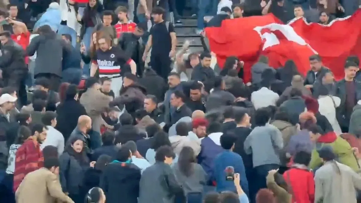 ODTÜ'de Türk bayrağı açan öğrencilere saldırmıştı: O kişi ters kelepçeyle gözaltına alındı!