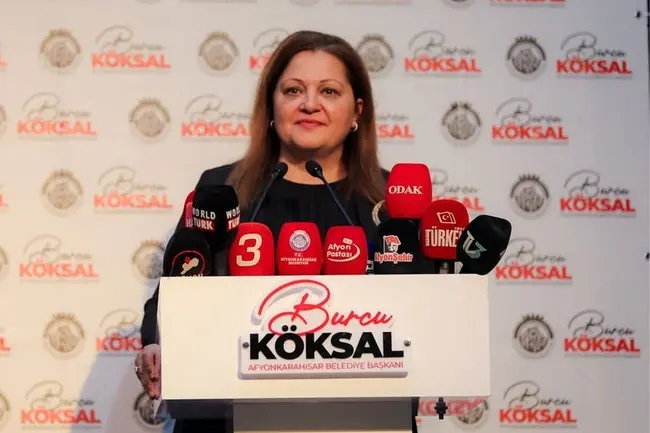 Burcu Köksal sonunda duyurdu! 'AK Parti'ye katılıyorum'
