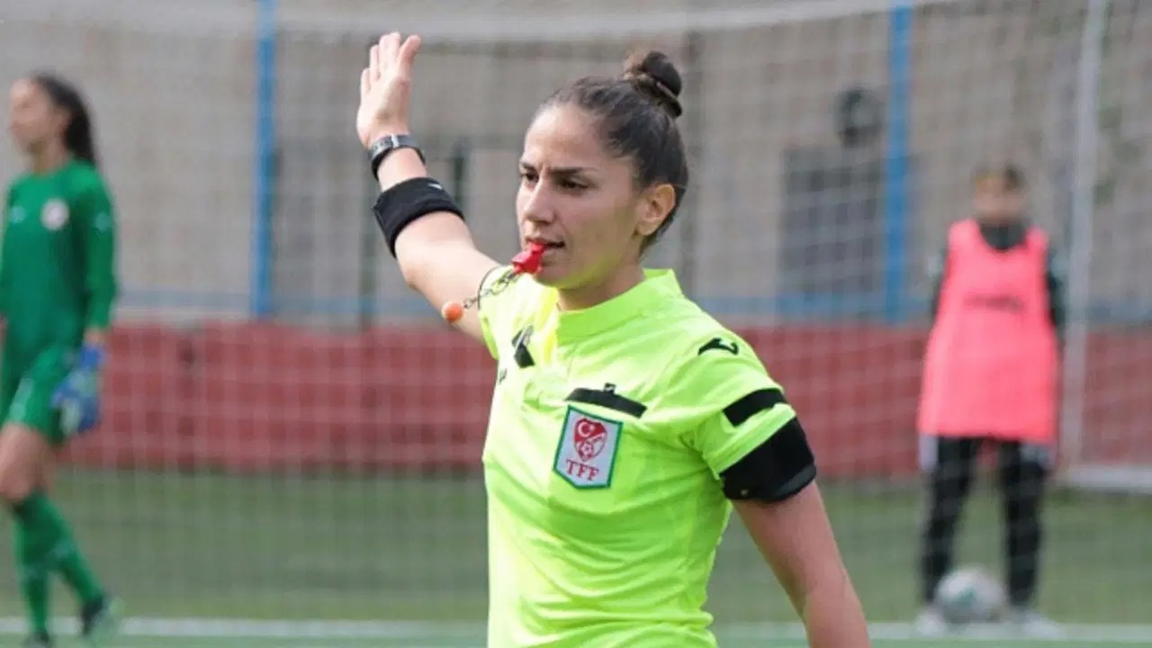 Süper Lig'de sürpriz gelişme: Bu haftaki maçları iki kadın hakem yönetecek