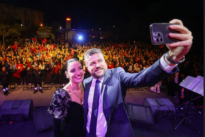 Tatilleri gündem olmuştu! Sevcan Orhan'ı Buca Belediye Başkanı Görkem Duman istemeye gidiyor!