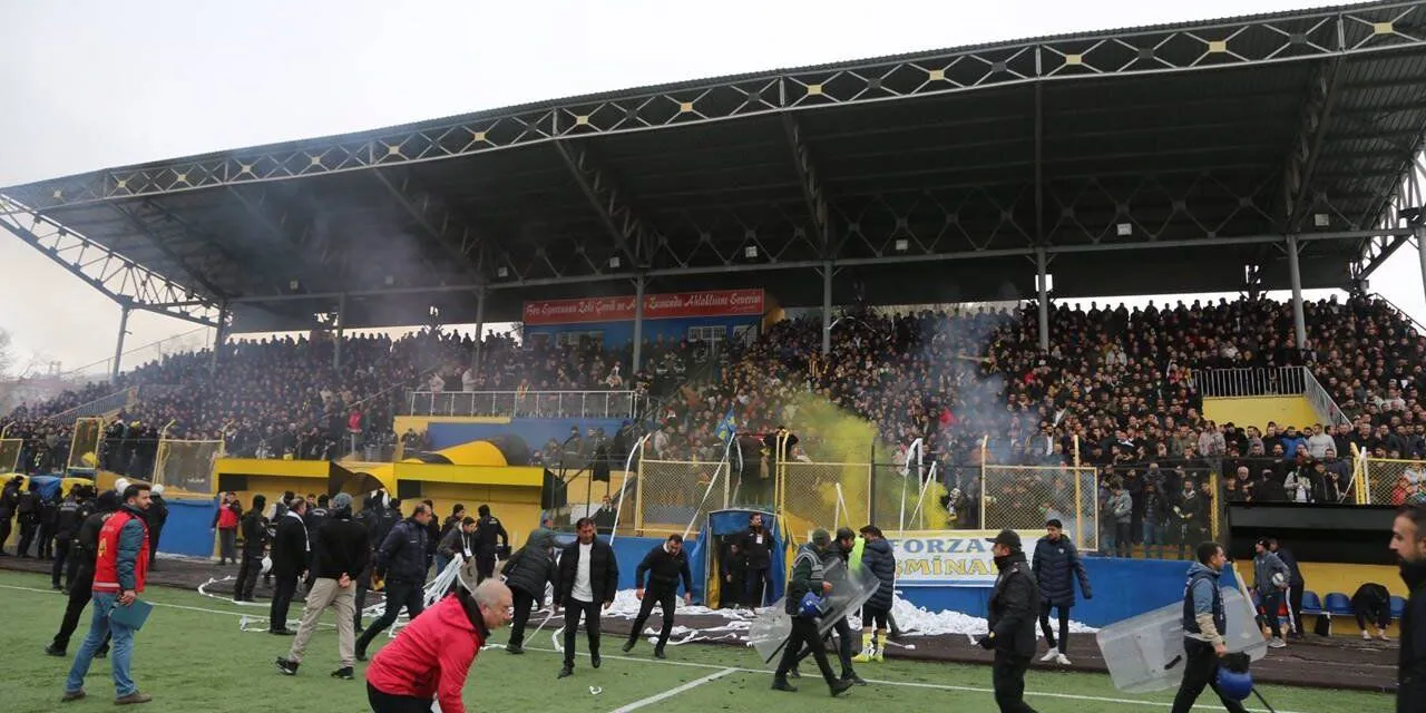 TFF'den son dakika açıklama: 2 kulüp küme düşürüldü