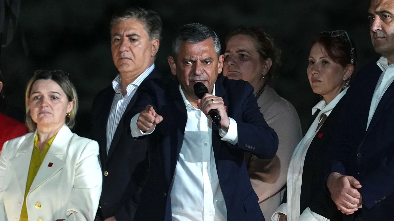 Mutlak butlan kararı sonrası Özel'den tehdit gibi çıkış: Olacakların sorumlusu ben değilim