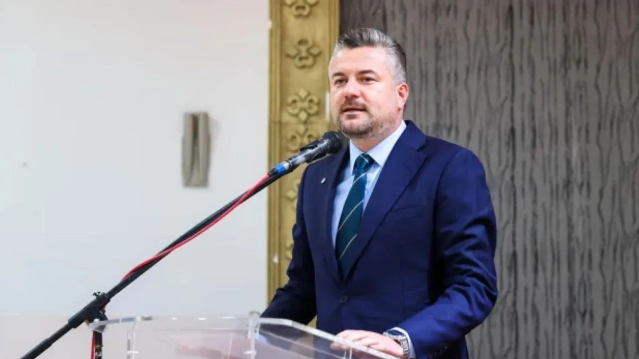 Buca Belediyesi'ne operasyon: Belediye başkanı ile çok sayıda kişi gözaltında