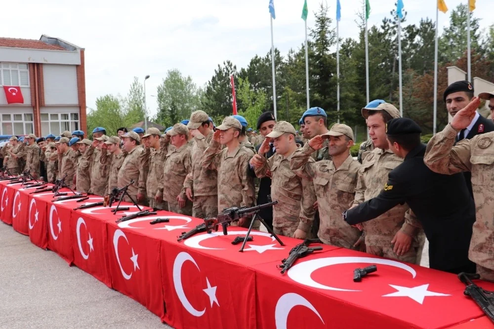 AK Parti harekete geçti: Askerlik için yeni yasa teklifi mecliste!