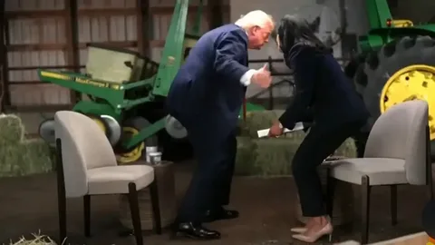 ABD Başkanı Donald Trump'tan sunucuya olay hareket: Ya sahtekarsınız ya da aptalsınız!