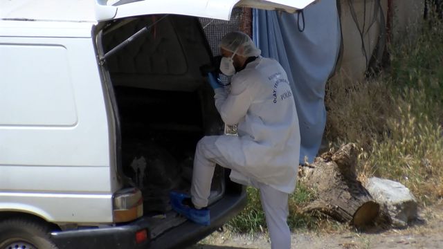 Bağcılar'da şok gelişme: Oyun oynayan çocuklar park halindeki araçta ceset buldu