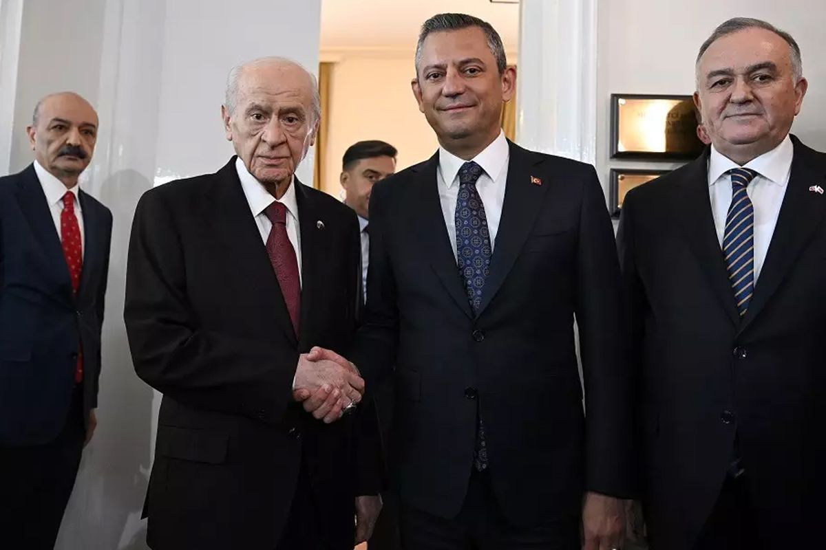 Bahçeli'den Özgür Özel'e çağrı: Ateşe körükle gitmemeli, aklı selimle hareket etmelidir