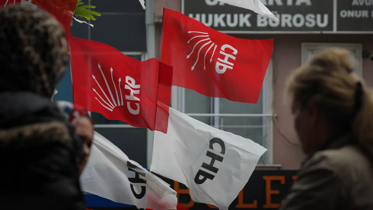 CHP'de olay iddia: Taraf seçmeyen isimler istifaya hazırlanıyor!