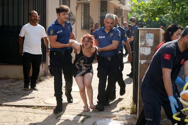 Antalya'da hareketli dakikalar: Sinir krizi geçiren kadın kendini eve kilitleyip ateşe verdi!