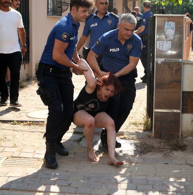 Antalya'da hareketli dakikalar: Sinir krizi geçiren kadın kendini eve kilitleyip ateşe verdi!