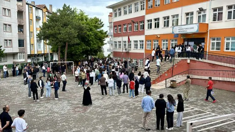 Binlerce öğrenci ter dökecek: 81 ilde LGS heyecanı başladı!