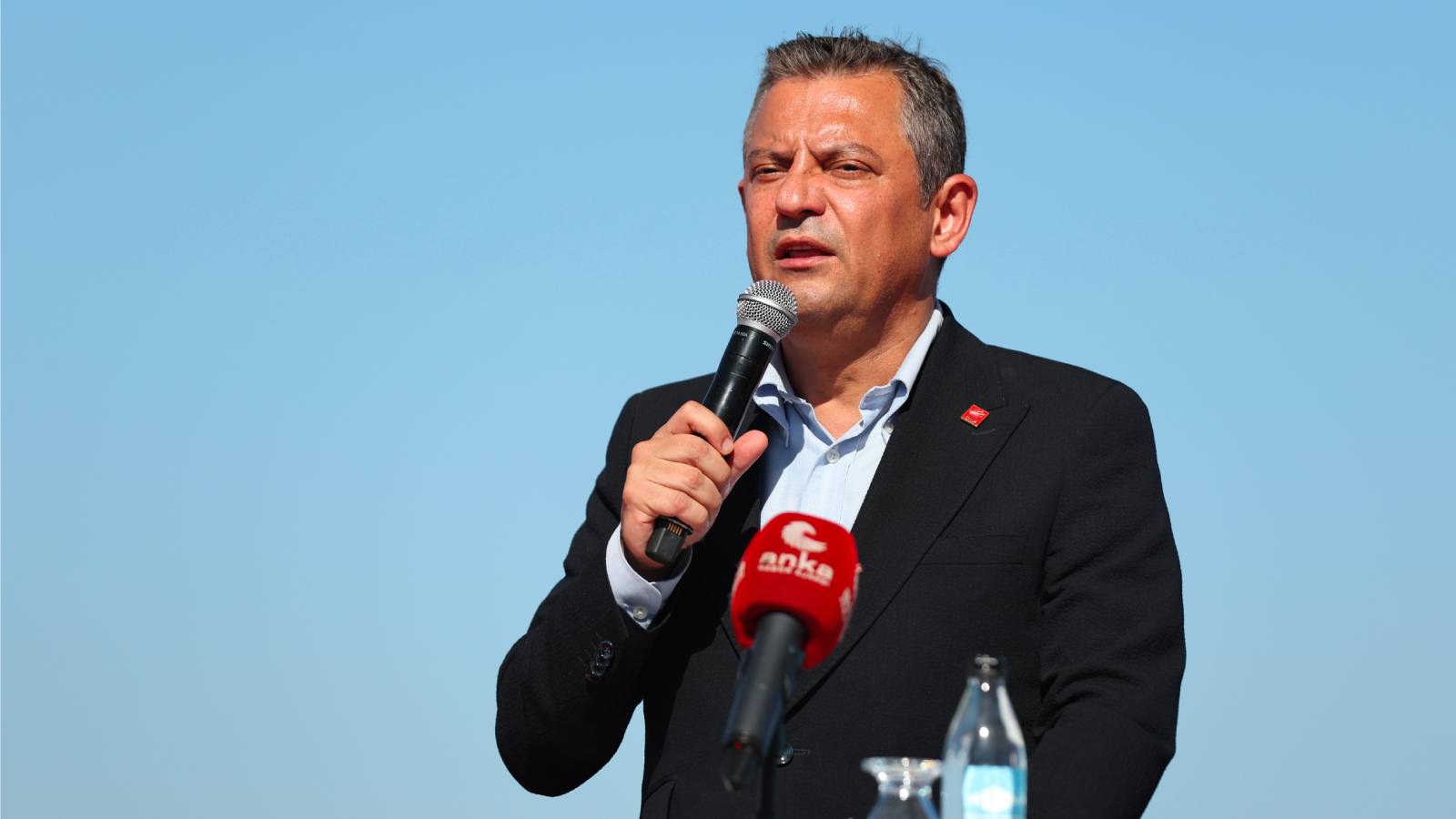 Partisiz kalan Özgür Özel'e bakın nereden teklif var?