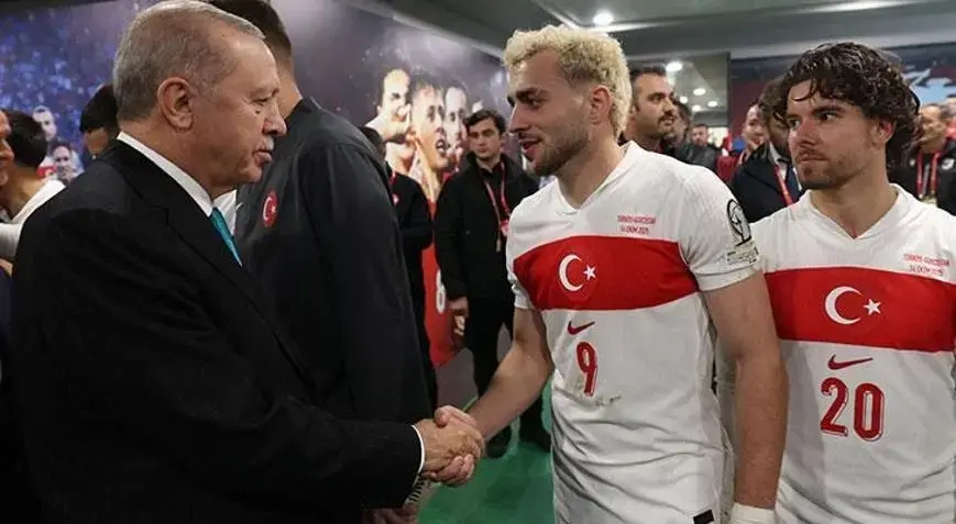 Paraguay maçı öncesi Milli Takım'a Cumhurbaşkanı Erdoğan'dan moral mesajı: Başlarınızı öne eğmeyin, inşallah sonraki maçları kazanacağız...