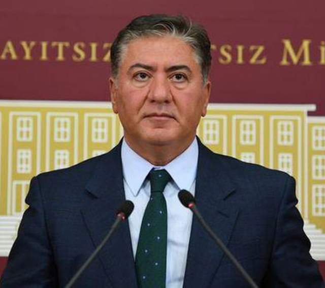 Meclis bu ikiliyi konuşuyor: CHP'li iki vekil sessiz sedasız evlendi