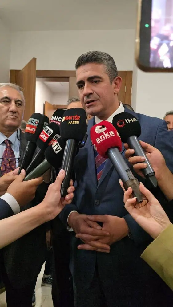 CHP’den AK Parti’ye geçen Levent Koç Mansur Yavaş açıklaması: Eteklerindeki taşları döksünler...