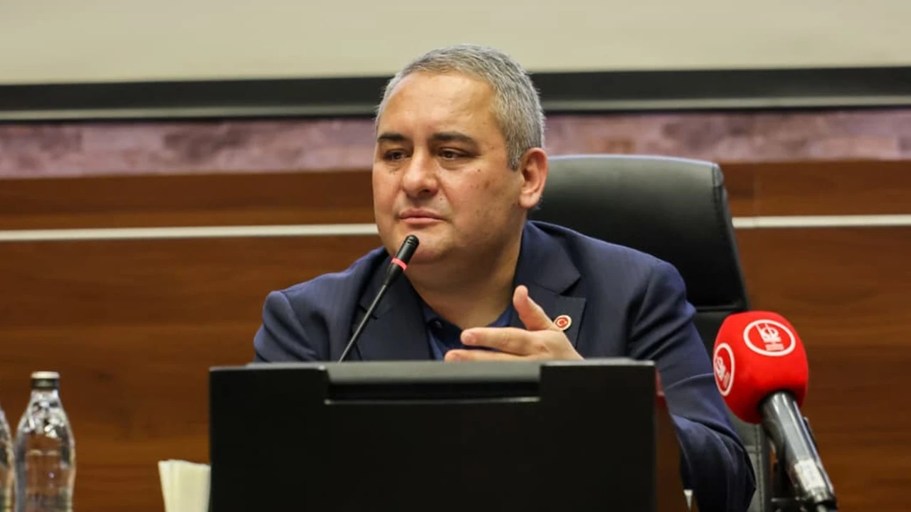 Akın akın AK Parti'ye geçişler devam ediyor: İki belediye başkanı daha AK Parti'ye katılıyor!