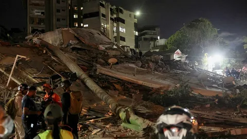 Venezuela 7,2 ve 7,5 büyüklüğündeki depremle peş peşe sallandı: Ölü ve yaralıların olduğu ülkede OHAL ilan edildi!