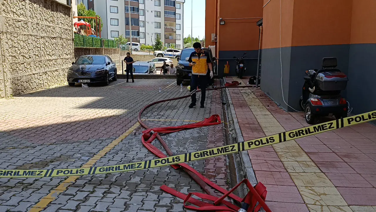 Kahramanmaraş'ta feci yangın: Apartmanda çıkan yangında 3 kişi yanarak can verdi!