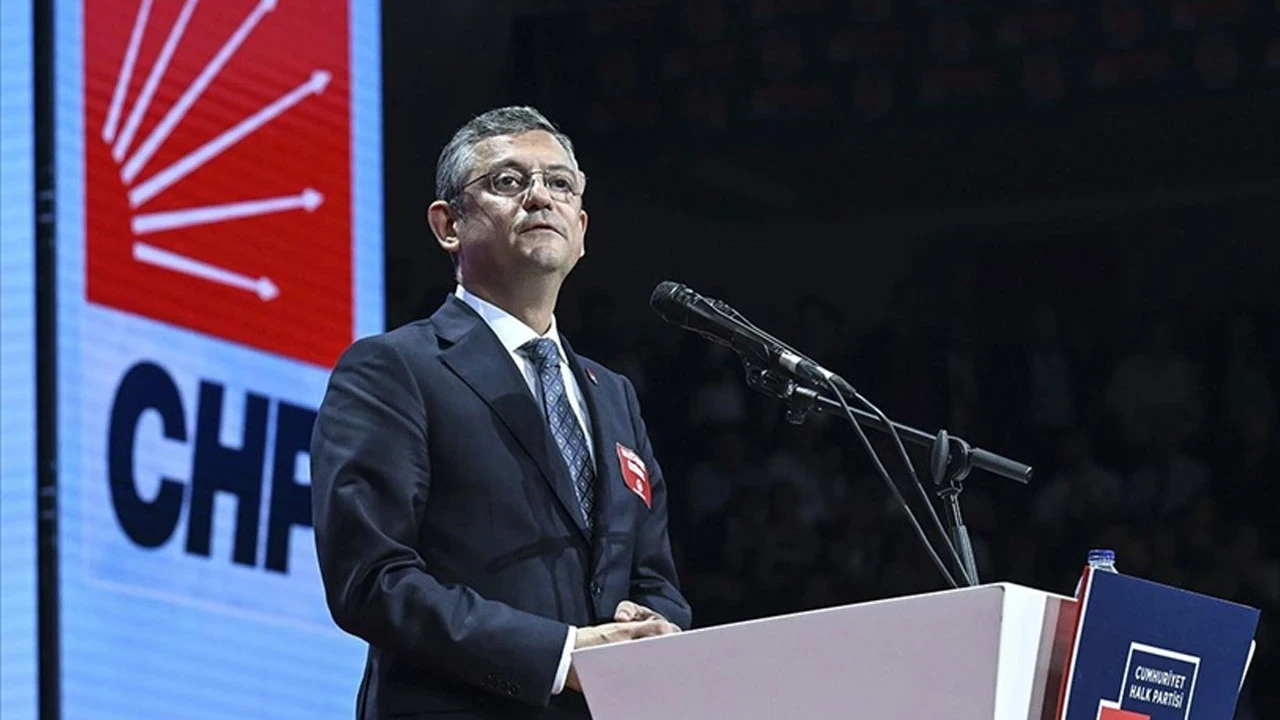 Özgür Özel'den dikkat çeken çıkış: CHP seçimlere giremeyebilir