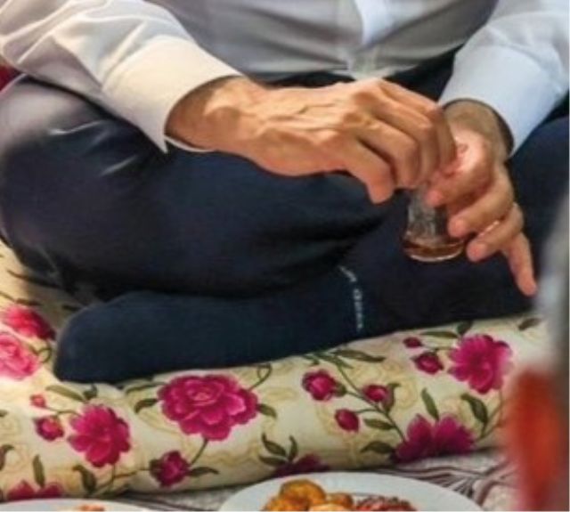 Özgür Özel’in bu sefer çorapları gündem oldu: Bakan bir daha baktı!
