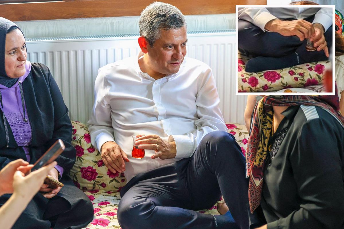 Özgür Özel’in bu sefer çorapları gündem oldu: Bakan bir daha baktı!