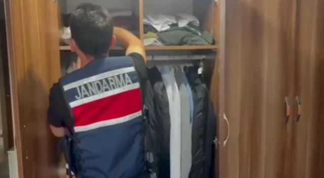 Çapkanlar operasyonundan akıl almaz görüntü: Uyuşturucuları bakın nereye gizlemişler!