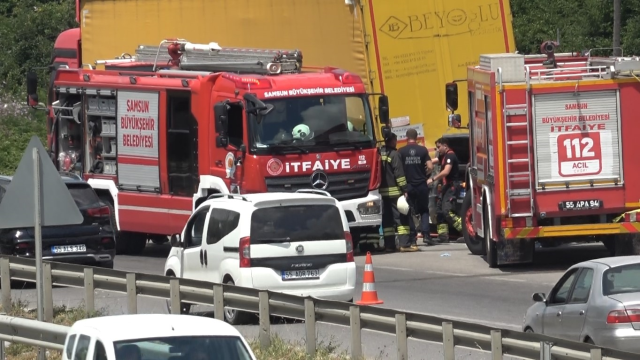 Samsun'un Bafra ilçesinde feci kaza: Tırın altına ok gibi saplandı!