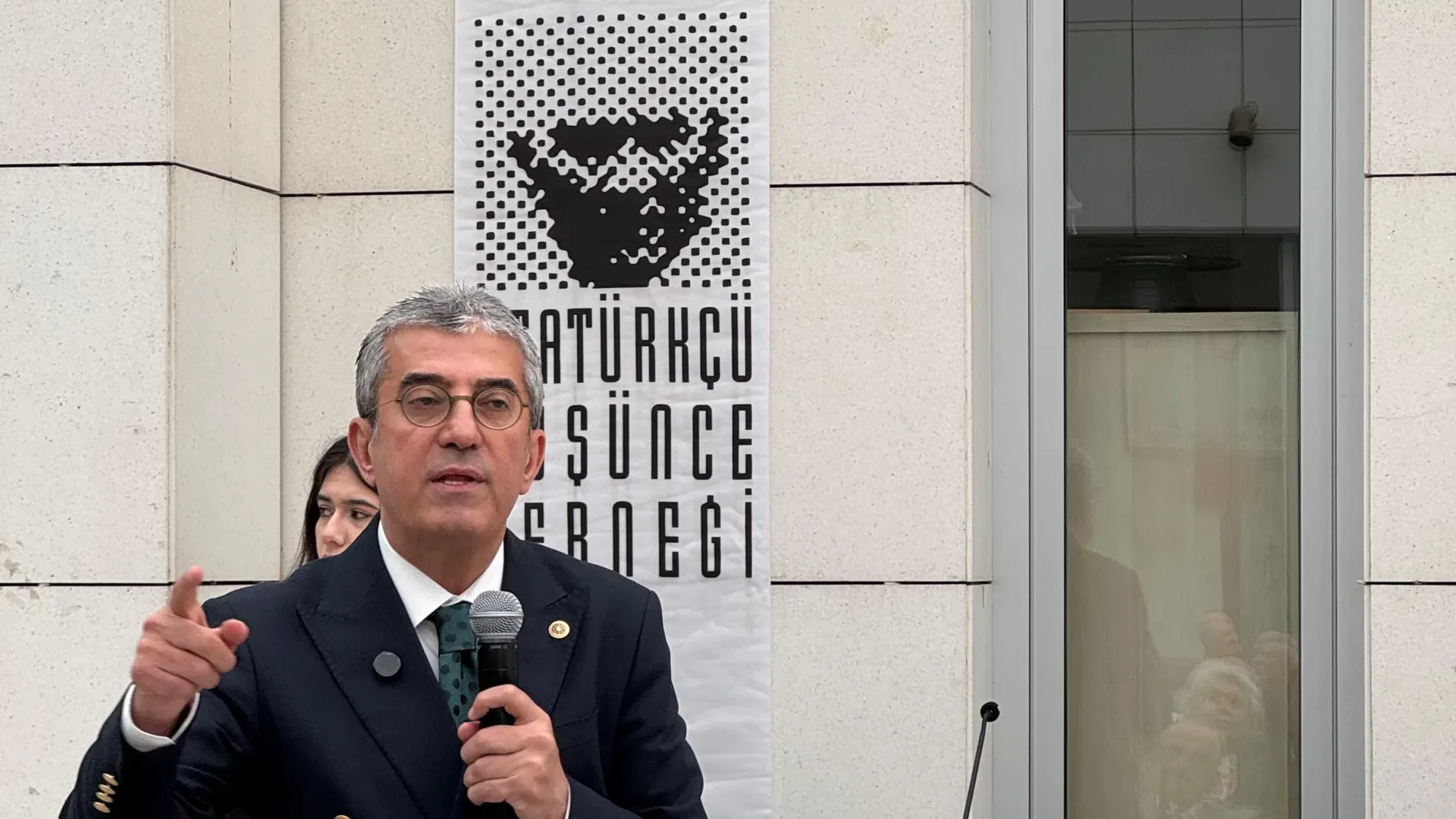 CHP'de son dakika gelişme: O ismin görevi iade edildi!
