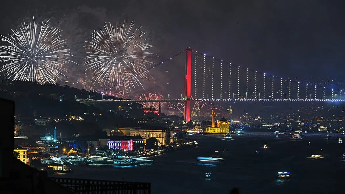 İstanbul Valiliğinden kesin karar: İstanbul'da havai fişek, meşale, patlayıcı ve yanıcı madde satışı yasaklandı