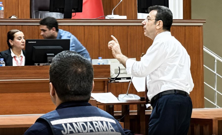 İBB davasında gergin anlar! Ekrem İmamoğlu hakim tarafından apar topar salondan çıkarıldı